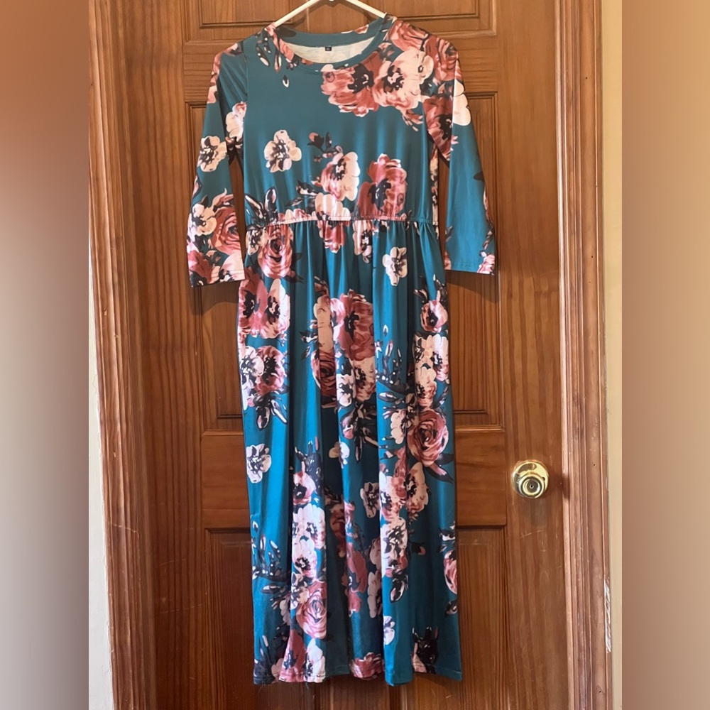 Child XL long dress emerald green with florals with pockets